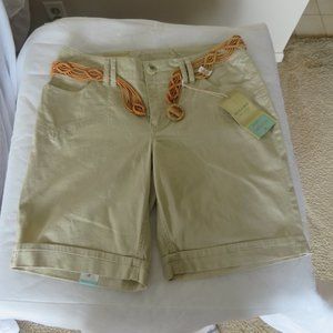 NWT Bermuda Modern Fit Shorts Sz 10